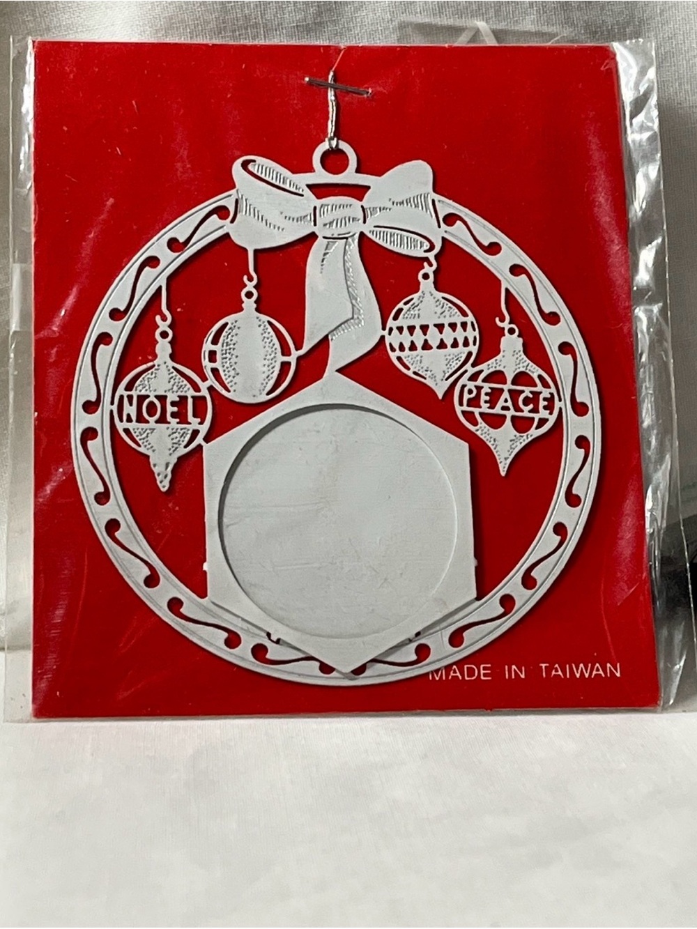 Holiday Round Ornament Frame - White